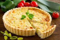 Киш с курицей и беконом