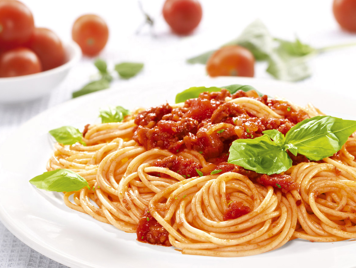 Картинка спагетти. Паста болоньезе классический итальянский. Мафальдине болоньезе. Паста болоньезе Италия. Спагетти с соусом болоньезе.